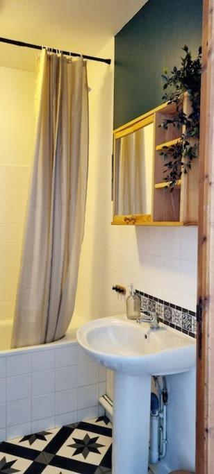 Le Duplex Du Centre - Ideal Pour Un Sejour Detente ! Saint-Savinien Eksteriør billede