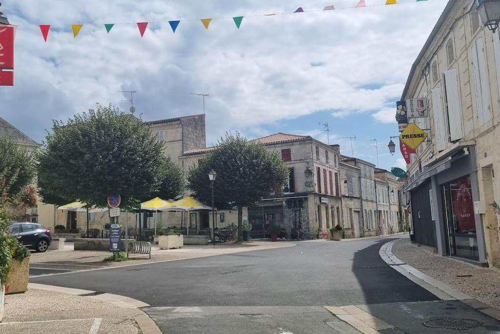 Le Duplex Du Centre - Ideal Pour Un Sejour Detente ! Saint-Savinien Eksteriør billede