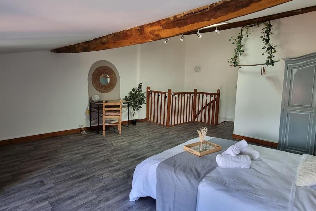 Le Duplex Du Centre - Ideal Pour Un Sejour Detente ! Saint-Savinien Eksteriør billede